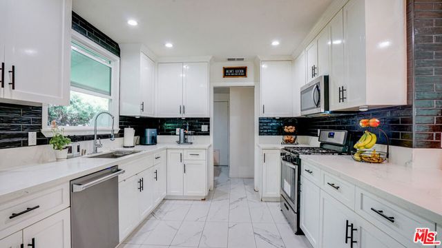 3807 W Clark Avenue, Burbank, CA 91505