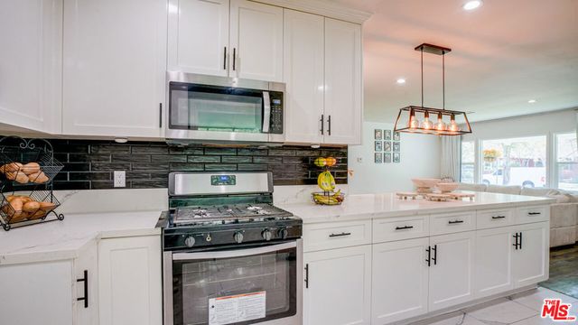 3807 W Clark Avenue, Burbank, CA 91505