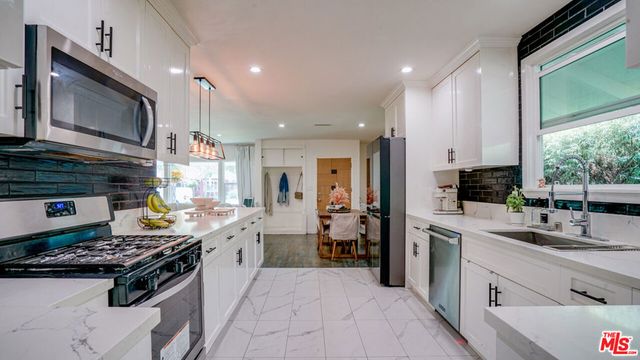 3807 W Clark Avenue, Burbank, CA 91505