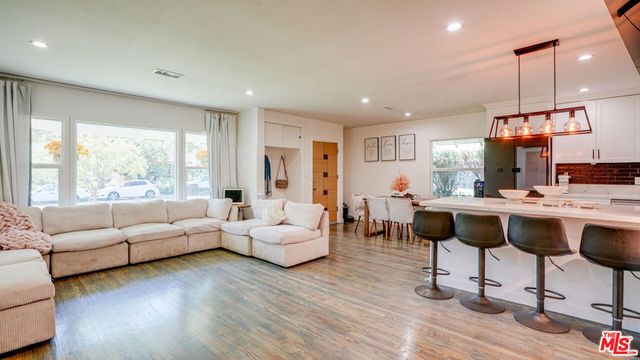 3807 W Clark Avenue, Burbank, CA 91505
