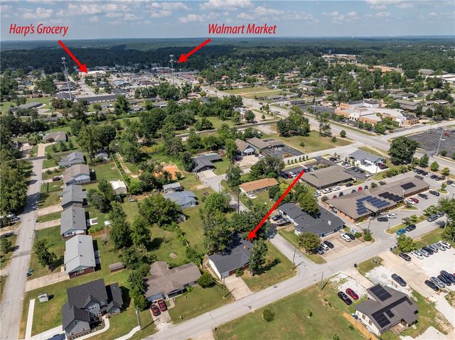 703 NW Ford Lane, Bentonville, AR 72712