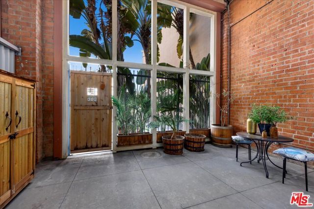 120 S Hewitt Street 6, Los Angeles, CA 90012