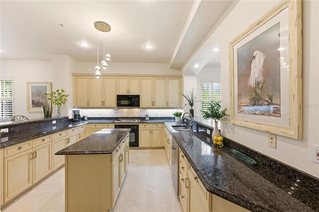 2843 TIBURON BOULEVARD E 7-102, Naples, FL 34109
