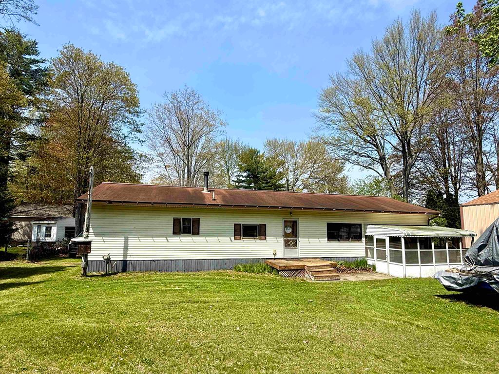 4175 Cherokee Street, Gladwin, MI 48624