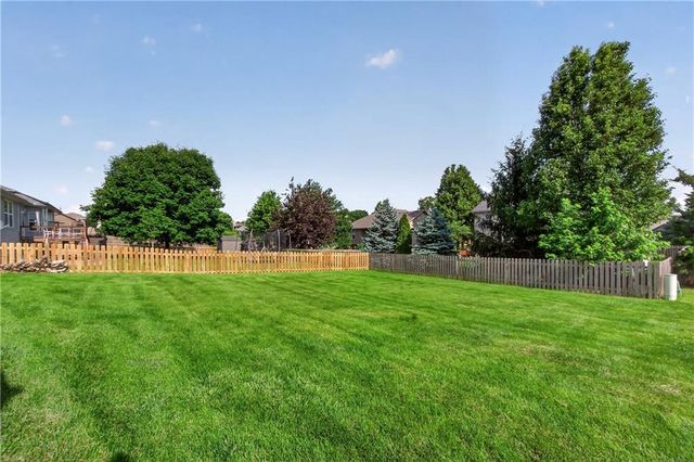 20565 W 220th Terrace, Spring Hill, KS 66083