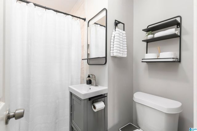 8821 PARKWAY EAST, Birmingham, AL 35206