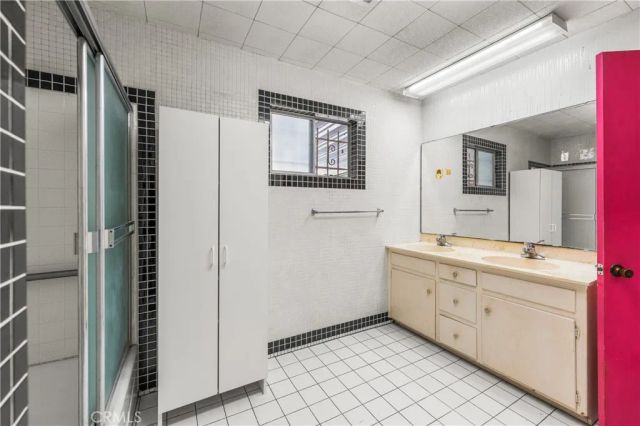3920 Buckingham Road, Los Angeles, CA 90008