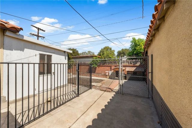 3920 Buckingham Road, Los Angeles, CA 90008