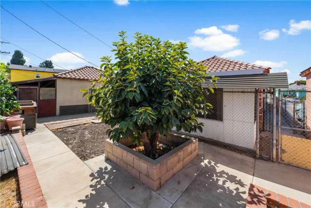 3920 Buckingham Road, Los Angeles, CA 90008