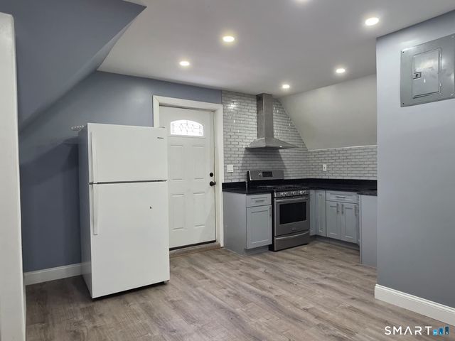 979-981 Hancock Avenue 3, Bridgeport, CT 06605