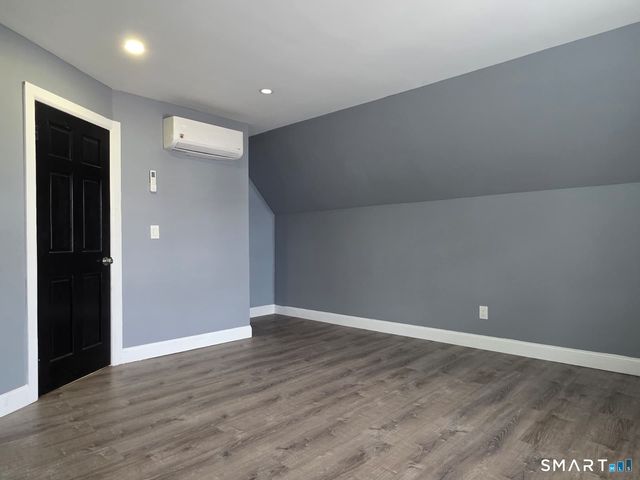 979-981 Hancock Avenue 3, Bridgeport, CT 06605