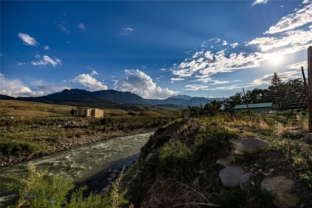 104 Vista Street, Gardiner, MT 59030 photo 3