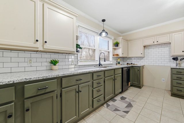 400 Spring Dr, Haysville, KS 67060