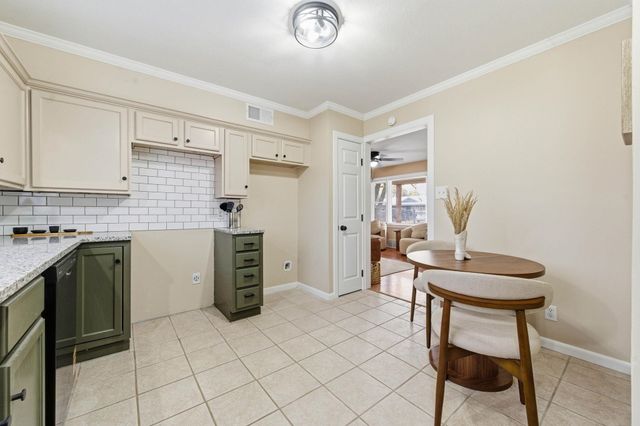 400 Spring Dr, Haysville, KS 67060