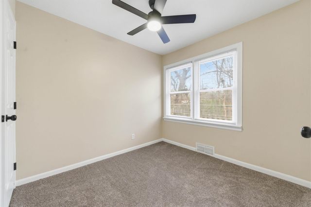 400 Spring Dr, Haysville, KS 67060