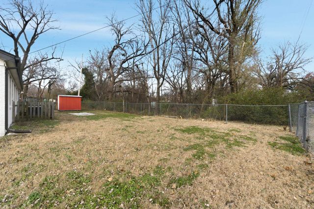 400 Spring Dr, Haysville, KS 67060