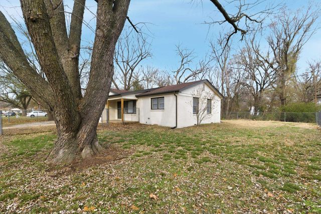 400 Spring Dr, Haysville, KS 67060