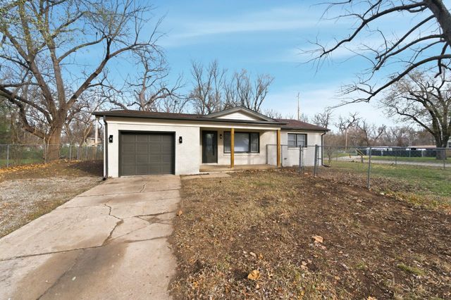 400 Spring Dr, Haysville, KS 67060