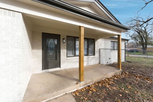 400 Spring Dr, Haysville, KS 67060