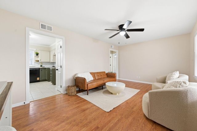 400 Spring Dr, Haysville, KS 67060