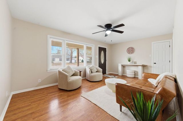 400 Spring Dr, Haysville, KS 67060