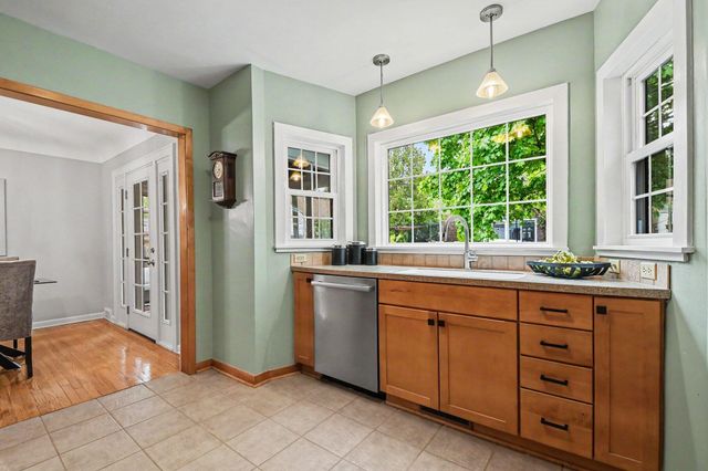 1122 Keneberry Way SE, East Grand Rapids, MI 49506