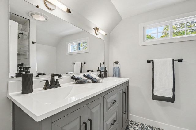 1122 Keneberry Way SE, East Grand Rapids, MI 49506