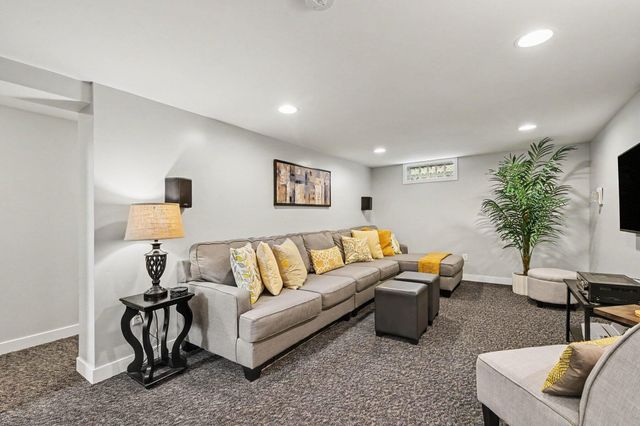 1122 Keneberry Way SE, East Grand Rapids, MI 49506