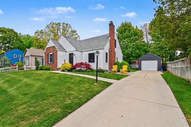 1122 Keneberry Way SE, East Grand Rapids, MI 49506