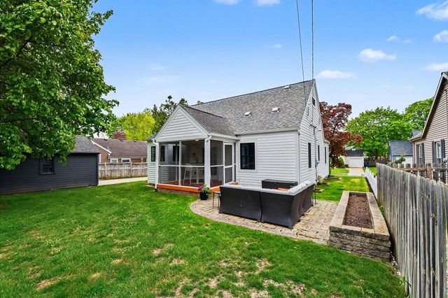 1122 Keneberry Way SE, East Grand Rapids, MI 49506