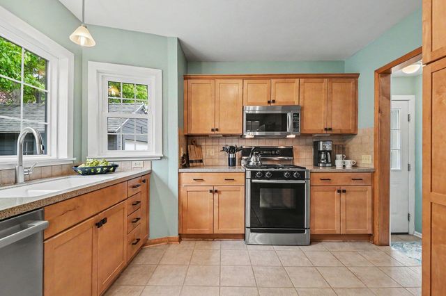 1122 Keneberry Way SE, East Grand Rapids, MI 49506