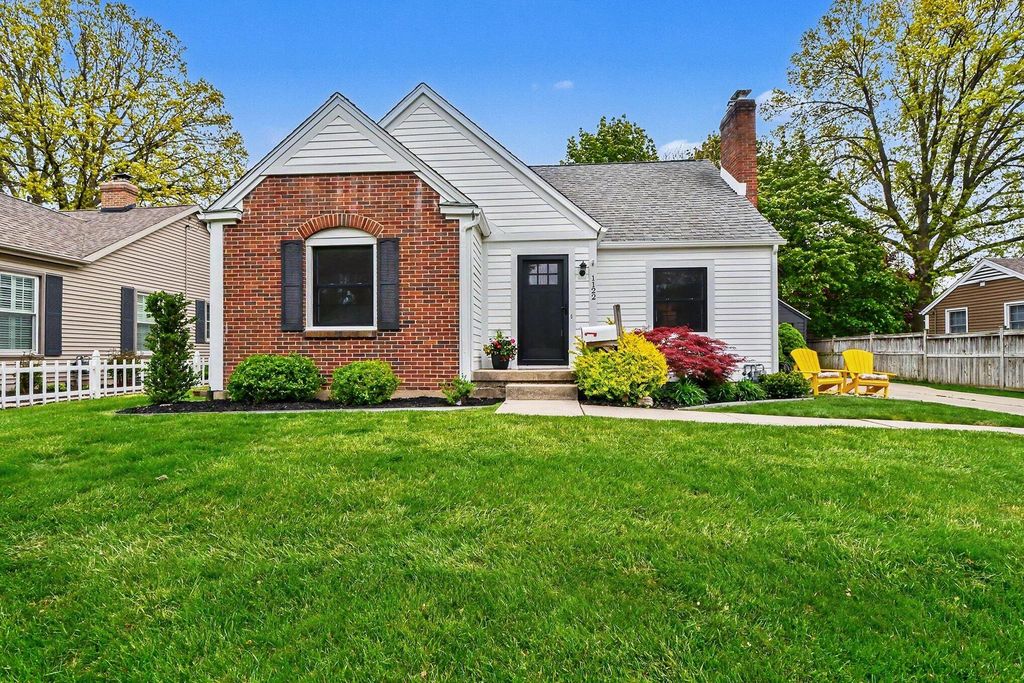 1122 Keneberry Way SE, East Grand Rapids, MI 49506