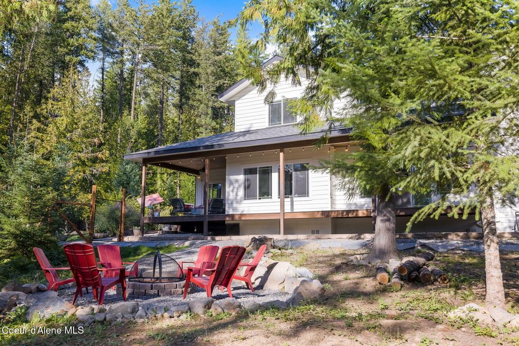 423 Clark Trl, Sagle, ID 83860