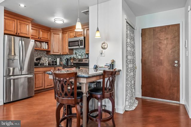 5 ACADEMY CT, Pennington, NJ 08534