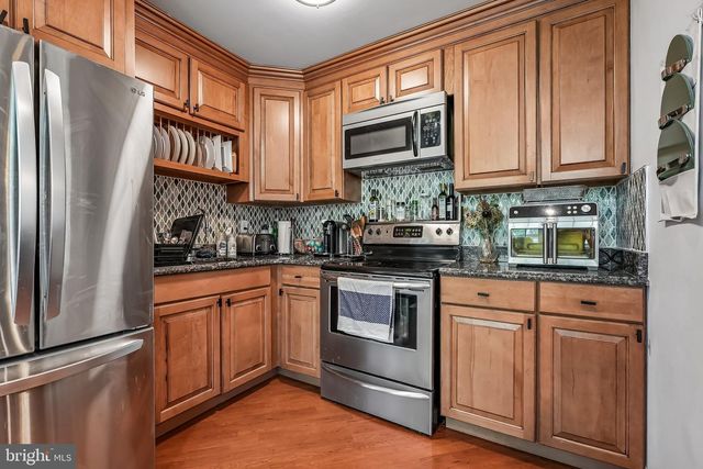 5 ACADEMY CT, Pennington, NJ 08534