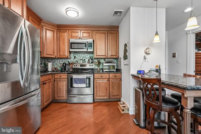 5 ACADEMY CT, Pennington, NJ 08534
