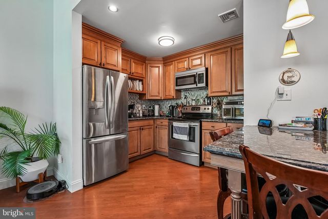 5 ACADEMY CT, Pennington, NJ 08534