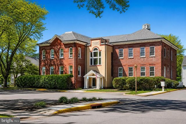 5 ACADEMY CT, Pennington, NJ 08534