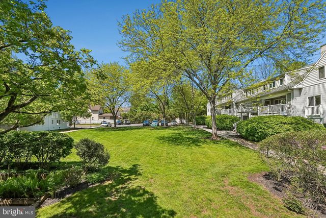 5 ACADEMY CT, Pennington, NJ 08534