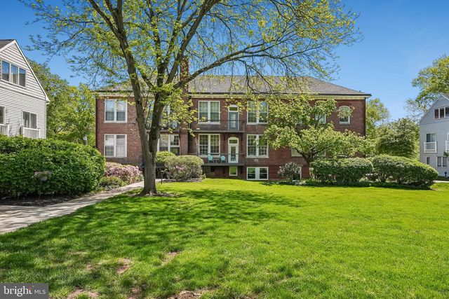 5 ACADEMY CT, Pennington, NJ 08534