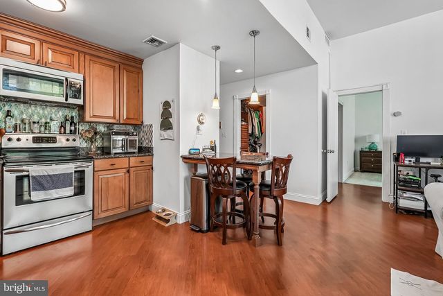 5 ACADEMY CT, Pennington, NJ 08534