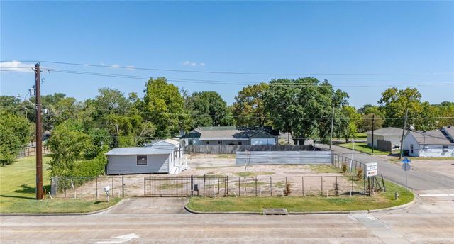 700 Park Street, Baytown, TX 77520