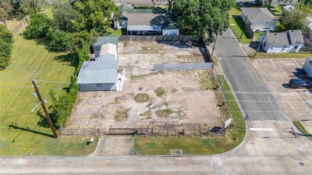 700 Park Street, Baytown, TX 77520