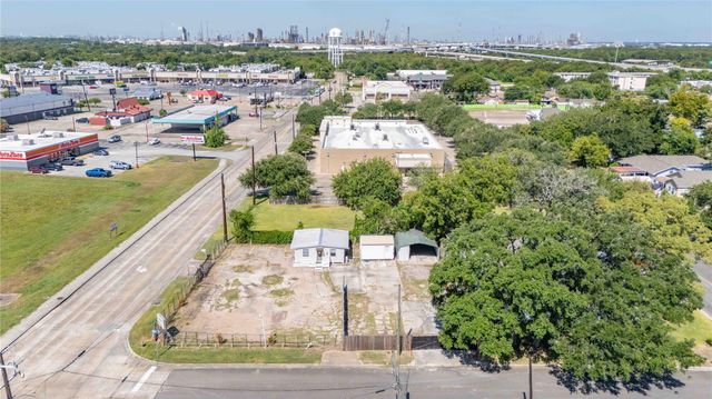 700 Park Street, Baytown, TX 77520