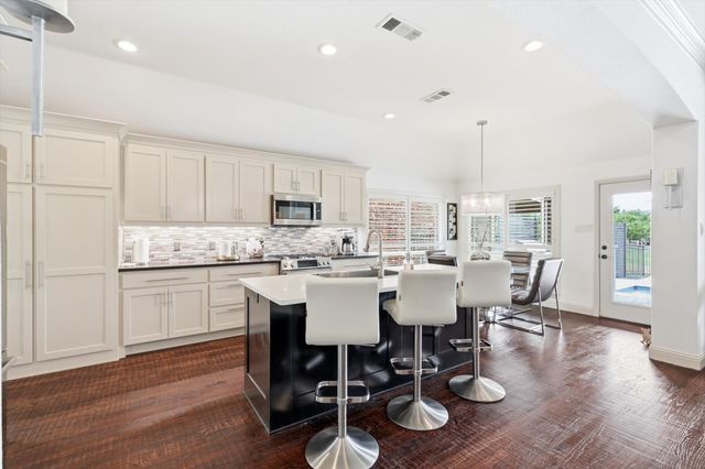 8431 Thatcher Road, Lantana, TX 76226