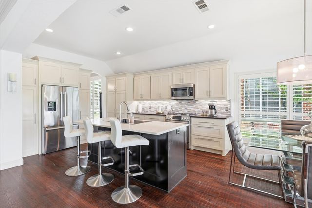 8431 Thatcher Road, Lantana, TX 76226