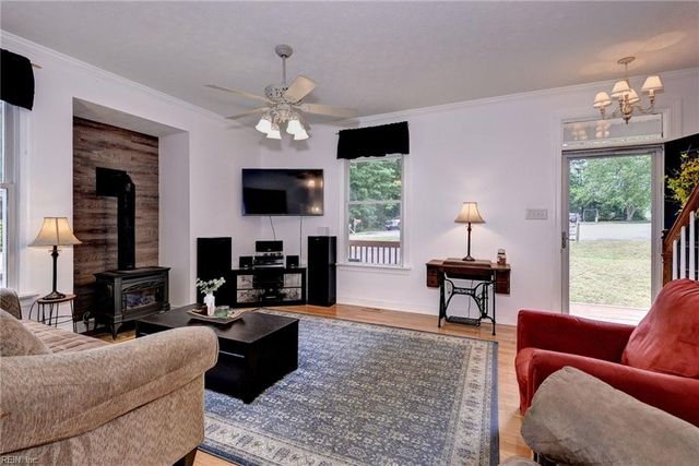 5970 Plaster LN, Quinton, VA 23141