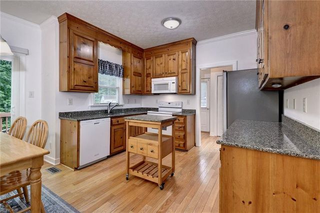 5970 Plaster LN, Quinton, VA 23141