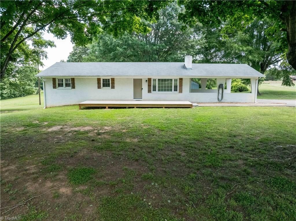 1440 Longtown Road, Boonville, NC 27011