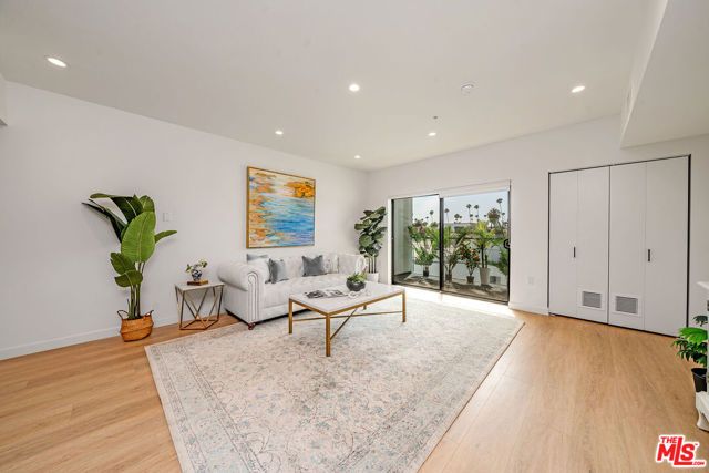 321 S Oxford Avenue 203, Los Angeles, CA 90010